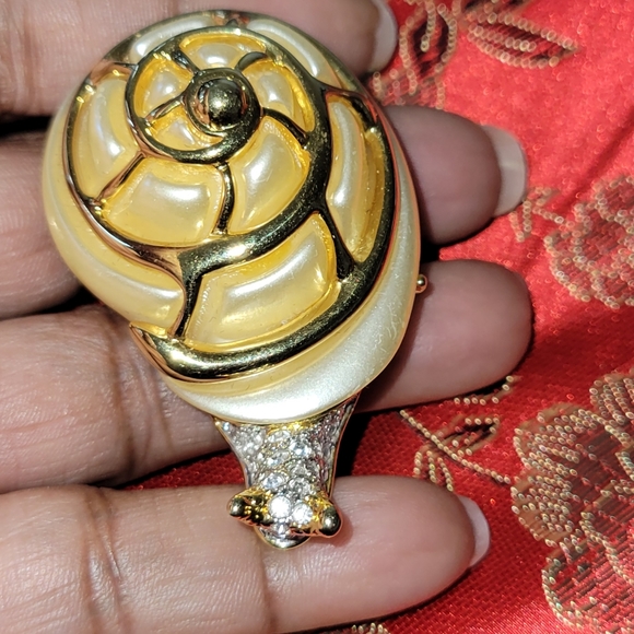 KJL KENNETH JAY LANE VINTAGE "MADAME ESCARGOT" SNAIL PIN BROOCH GOLD CRYSTAL - Picture 2 of 4